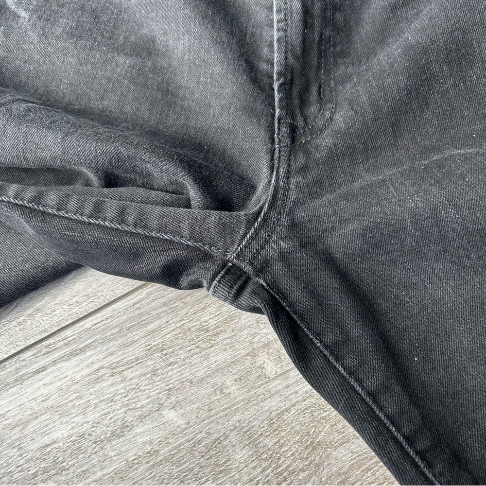 Gap Mid Rise Girlfriend Jeans  in Black Wash - Picture 8 of 15